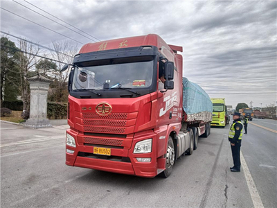 婺源縣交通運輸局 強化監管與服務，全力保障春運期間集裝箱道路運輸安全暢通